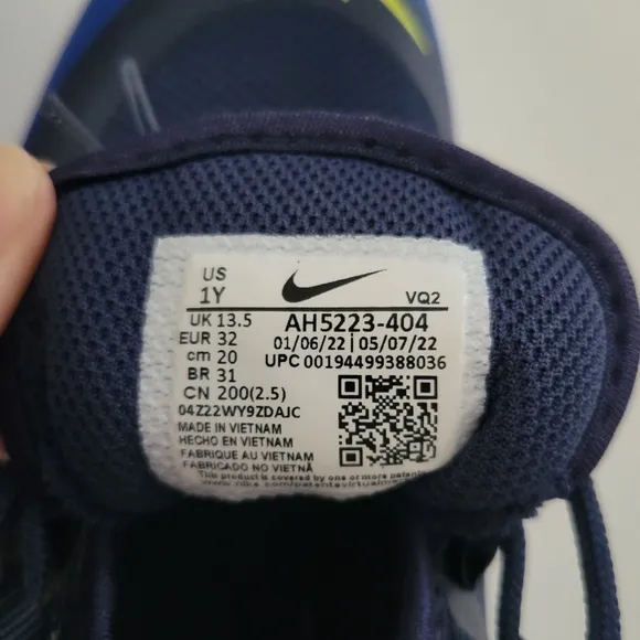 Nike Air Max Axis Midnight Navy Running shoes NWOT box.
