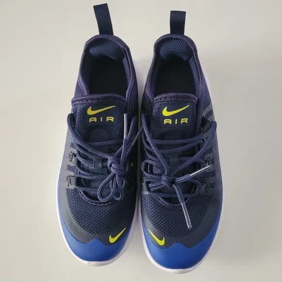 Nike Air Max Axis Midnight Navy Running shoes NWOT box.