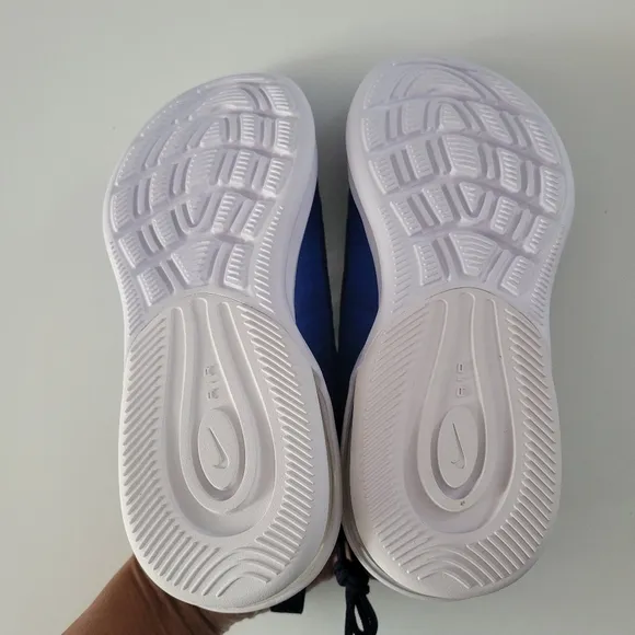 Nike Air Max Axis Midnight Navy Running shoes NWOT box.