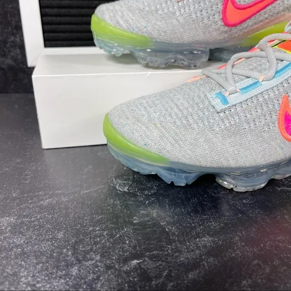NIKE AIR VAPORMAX 2021 FLYKNIT NEON WOMENS RUNNING SHOES SIZE 5.5 GRAY NEW