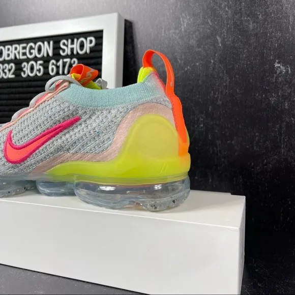 NIKE AIR VAPORMAX 2021 FLYKNIT NEON WOMENS RUNNING SHOES SIZE 5.5 GRAY NEW