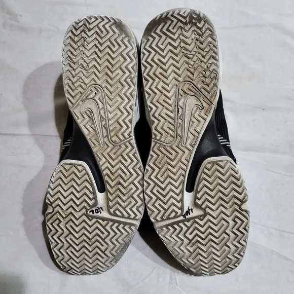 Nike Black &amp; White Athletic Sneakers, Cushioned Sole Witness Style Name Size 18