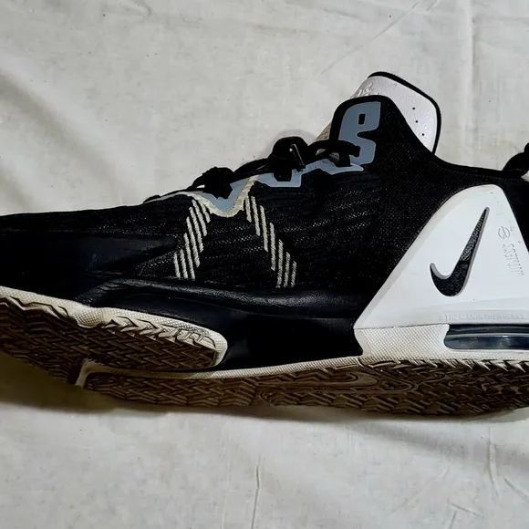 Nike Black &amp; White Athletic Sneakers, Cushioned Sole Witness Style Name Size 18