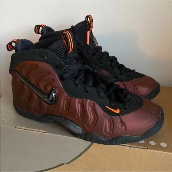 Nike Foamposite Kids Sneakers - SZ 4 Y