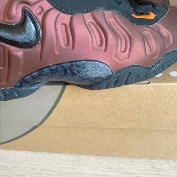 Nike Foamposite Kids Sneakers - SZ 4 Y