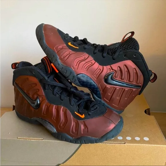 Nike Foamposite Kids Sneakers - SZ 4 Y