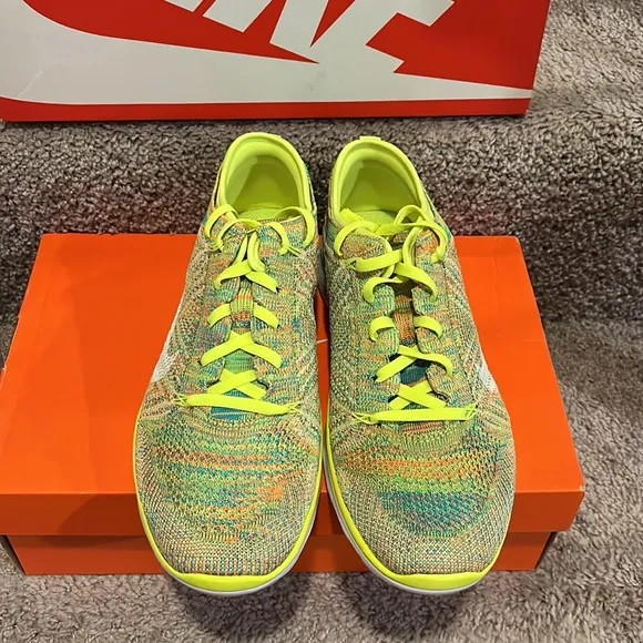 Nike Free TR Flyknit shoes sneakers new 718795 700 Womens size 9 volt