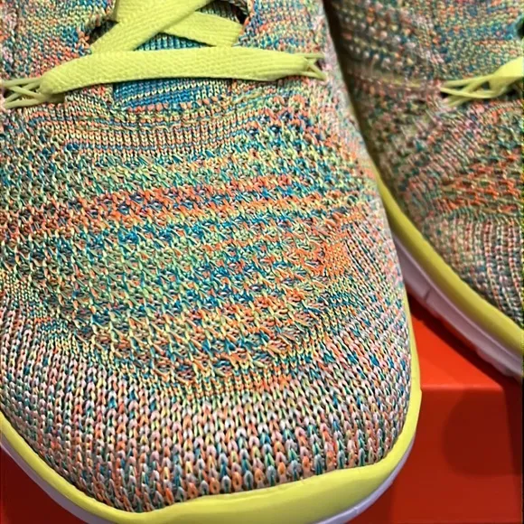 Nike Free TR Flyknit shoes sneakers new 718795 700 Womens size 9 volt