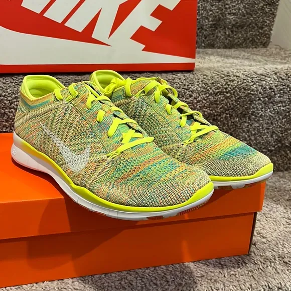 Nike Free TR Flyknit shoes sneakers new 718795 700 Womens size 9 volt