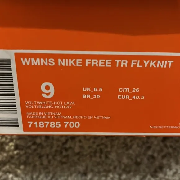 Nike Free TR Flyknit shoes sneakers new 718795 700 Womens size 9 volt