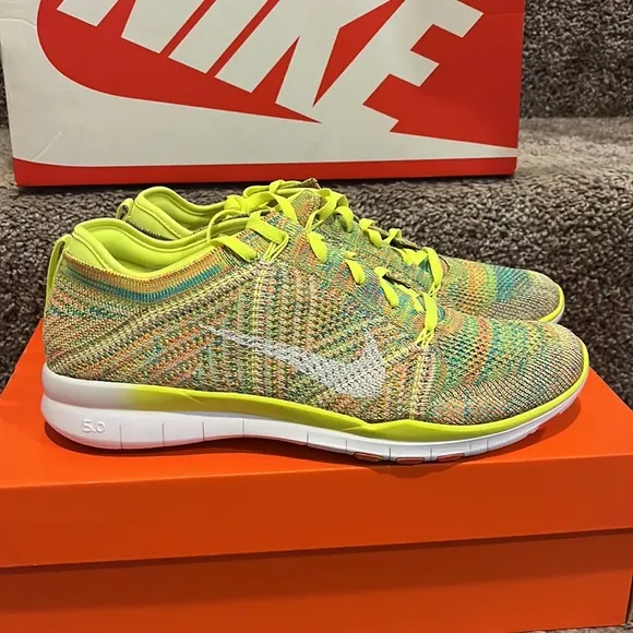 Nike Free TR Flyknit shoes sneakers new 718795 700 Womens size 9 volt
