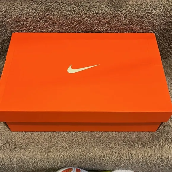 Nike Free TR Flyknit shoes sneakers new 718795 700 Womens size 9 volt