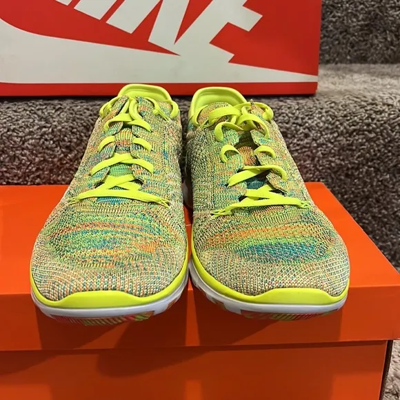 Nike Free TR Flyknit shoes sneakers new 718795 700 Womens size 9 volt
