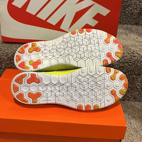 Nike Free TR Flyknit shoes sneakers new 718795 700 Womens size 9 volt
