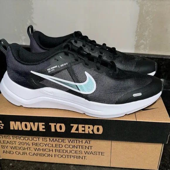Nike girls Downshifter 12 running (GS) shoes Sz 6.5Y