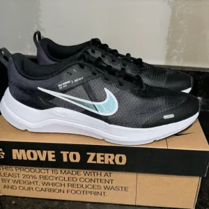 Nike girls Downshifter 12 running (GS) shoes Sz 6.5Y