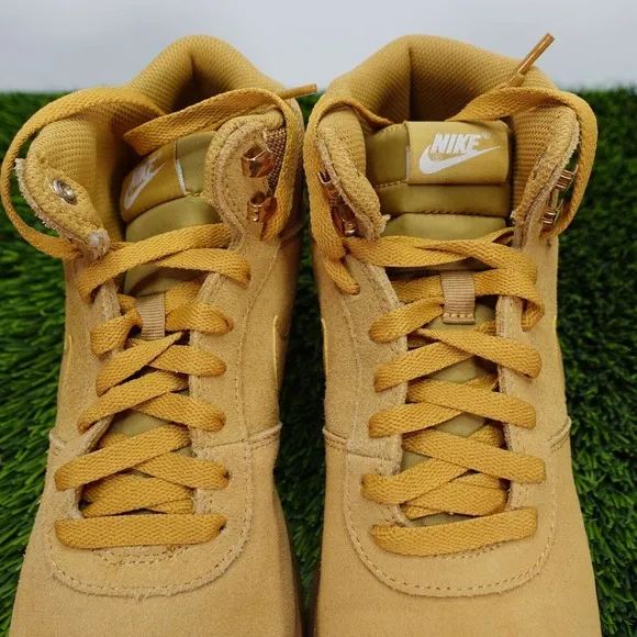Nike Hoodland Suede 654888 727 Haystack/Sail-Gum Light Brown Men's Size 7