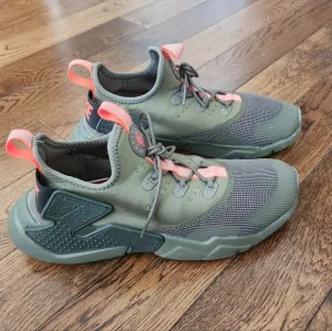 Nike Huarache Drift GS in Olive Green Running Shoes Size 5.5Y/ Euro 38