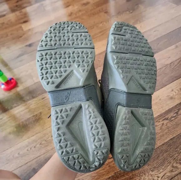 Nike Huarache Drift GS in Olive Green Running Shoes Size 5.5Y/ Euro 38