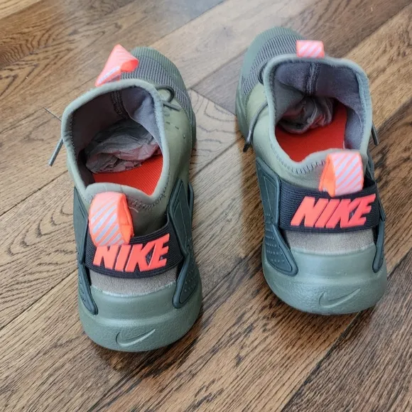 Nike Huarache Drift GS in Olive Green Running Shoes Size 5.5Y/ Euro 38