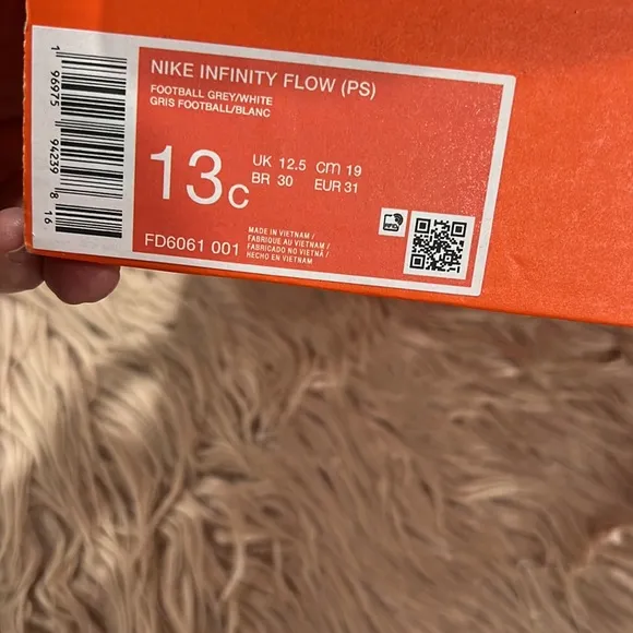 NIKE INFINITY FLOW BIG KIDS' RUNNING SHOES
