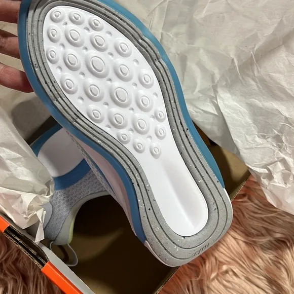 NIKE INFINITY FLOW BIG KIDS' RUNNING SHOES