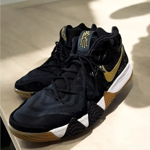 Nike Kyrie 4 “Black/Metallic Gold” Men’s Size 13 Basketball Shoes