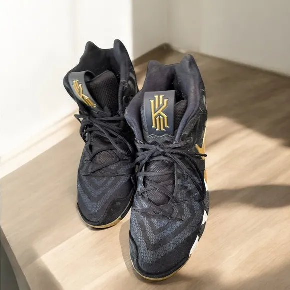 Nike Kyrie 4 “Black/Metallic Gold” Men’s Size 13 Basketball Shoes