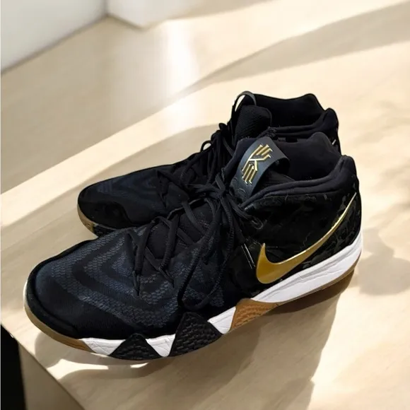 Nike Kyrie 4 “Black/Metallic Gold” Men’s Size 13 Basketball Shoes