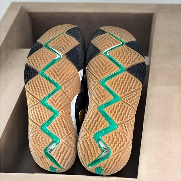 Nike Kyrie 4 “Black/Metallic Gold” Men’s Size 13 Basketball Shoes
