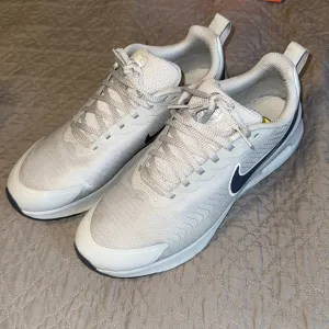 NIKE MEN’S GRAY AND NAVY BLUE AIR MAX NUAXIS RUNNING SHOES