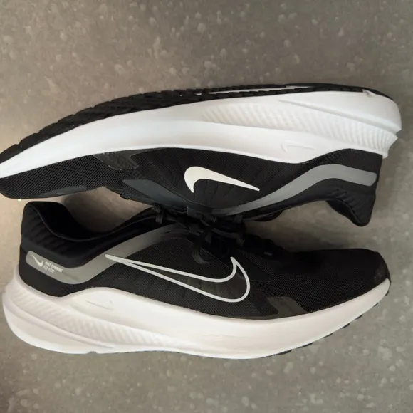 Nike Men's Quest 5 Running Shoes