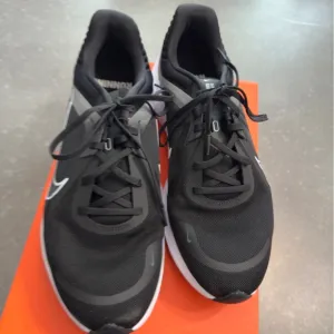 Nike Men's Quest 5 Running Shoes