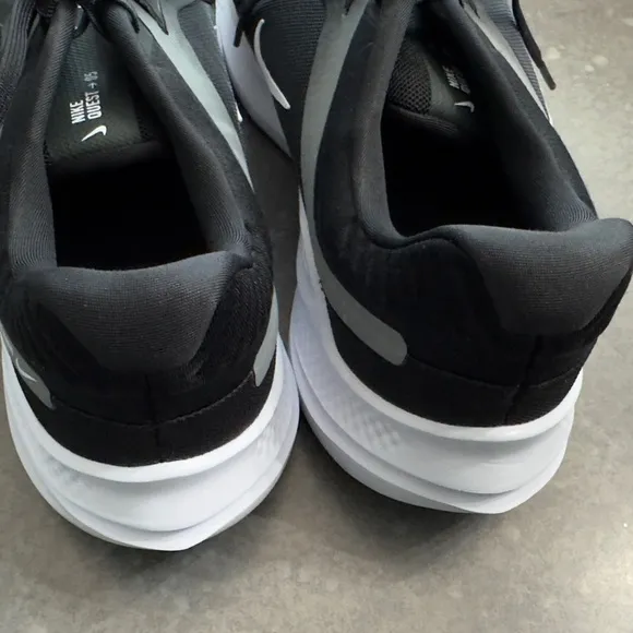 Nike Men's Quest 5 Running Shoes