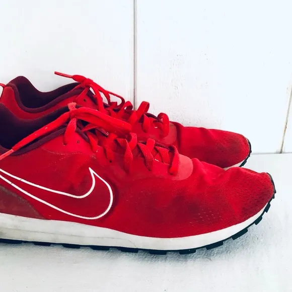 NIKE MENS SHOES MD RUNNING 2 SIZE 12