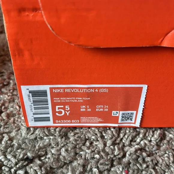 NIKE Revolution 4 (GS)/ Size 5.5Y/ Pink