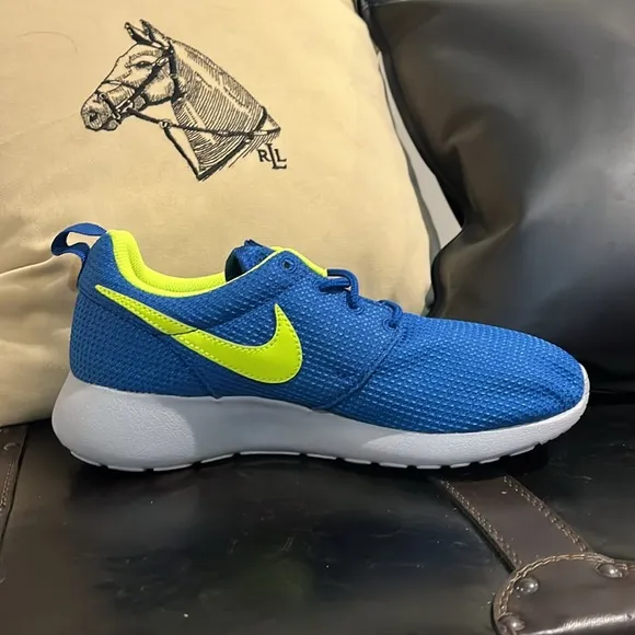 Nike Rosherun shoes sneakers new 599728 407 blue Youth Boys Girls Size 5Y 5