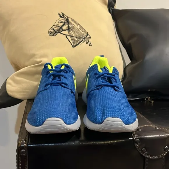 Nike Rosherun shoes sneakers new 599728 407 blue Youth Boys Girls Size 5Y 5
