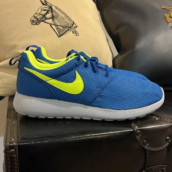 Nike Rosherun shoes sneakers new 599728 407 blue Youth Boys Girls Size 5Y 5