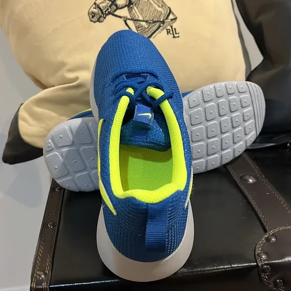 Nike Rosherun shoes sneakers new 599728 407 blue Youth Boys Girls Size 5Y 5