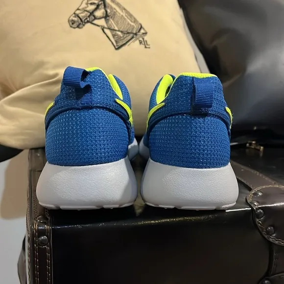 Nike Rosherun shoes sneakers new 599728 407 blue Youth Boys Girls Size 5Y 5