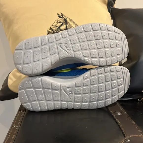 Nike Rosherun shoes sneakers new 599728 407 blue Youth Boys Girls Size 5Y 5