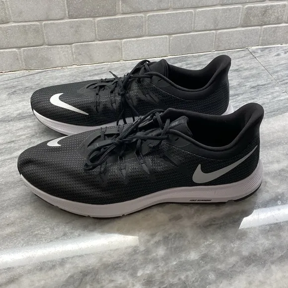 Nike running shoes size 13D NWT. No box.
