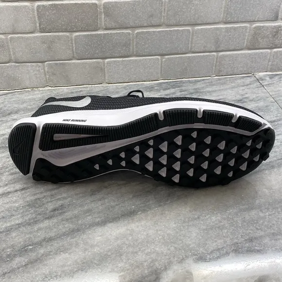Nike running shoes size 13D NWT. No box.