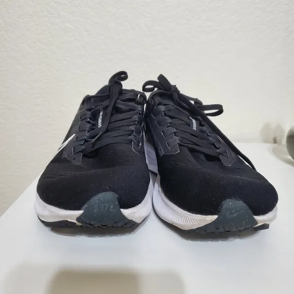 NIKE Running Women's shoes Sz 8.5