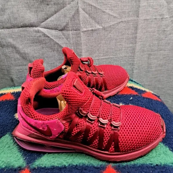 Nike Shox Gravity Red Crush Running Shoes Womens Size 7 AQ8554-606