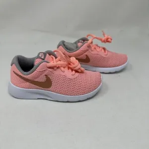 Nike Tanjun Youth 10.5c Girls Pink‎ Gray &amp; Gold Sneakers Shoes 818385-607 New