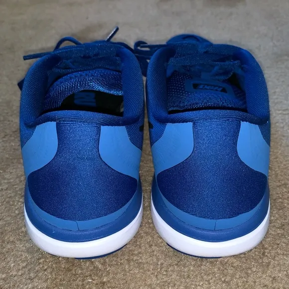 💙Nike tennis shoes