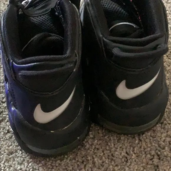 Nike Uptempos Size 6 grade school