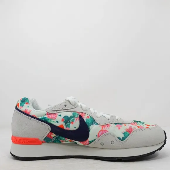 Nike Venture Runner N7 2020 Limited Edition Neon CV8983-001 Mens Size 9.5